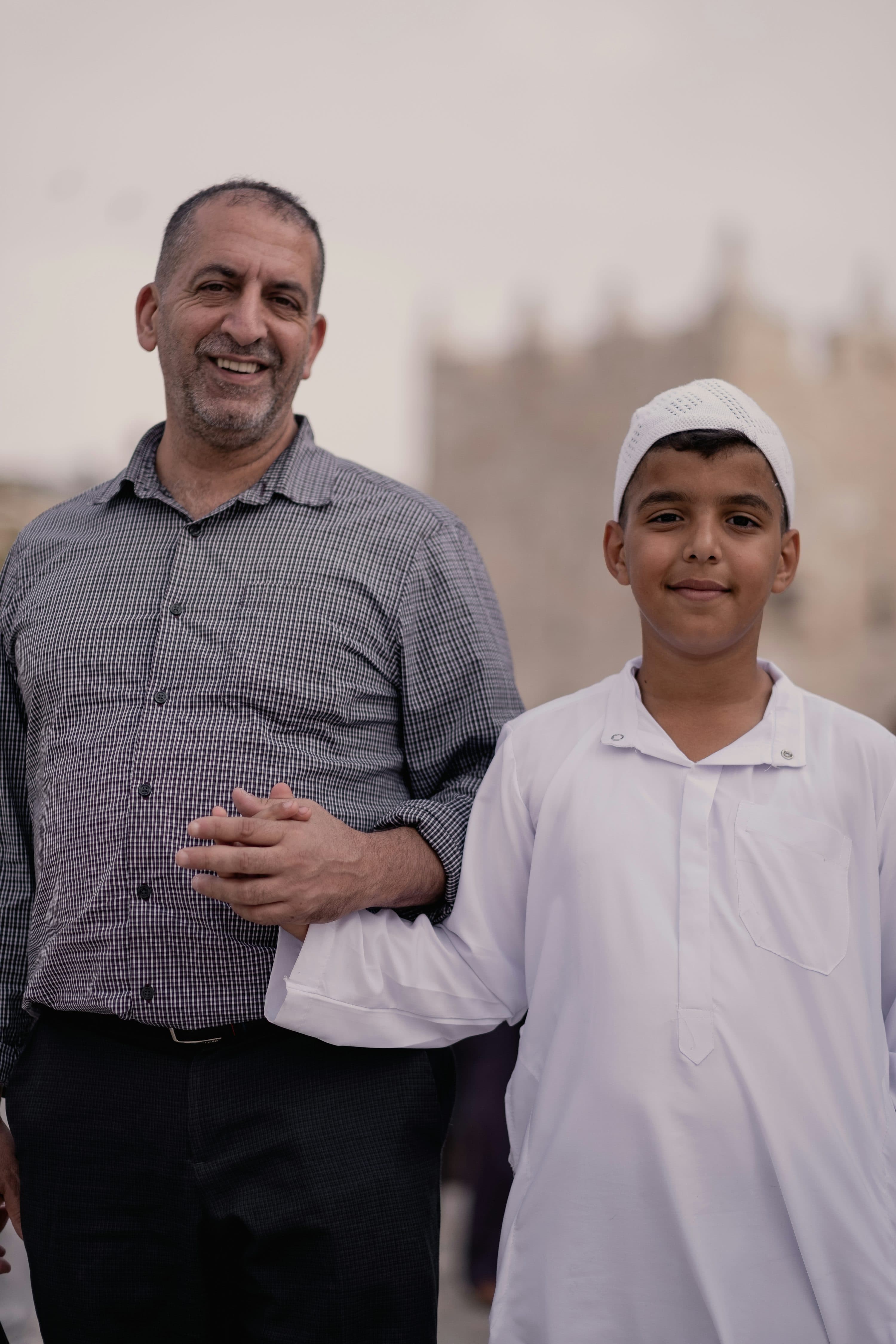 كيف أعلم طفلي القرآن وهو يتلعثم في القراءة؟